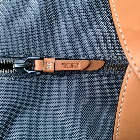 Tumi Santa Monica tote carry on bag - Picture 3 of 16